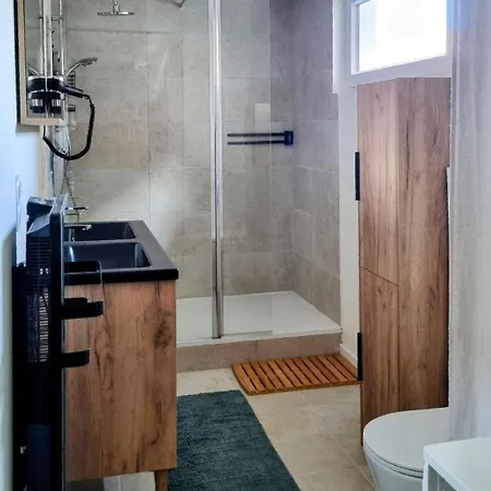 Апартаменты Chez Marie, 420m, Sur Mer, 2 Pers, Bb -9m *